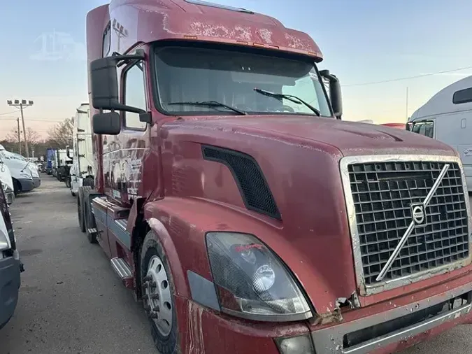 2004 VOLVO VNL64T670