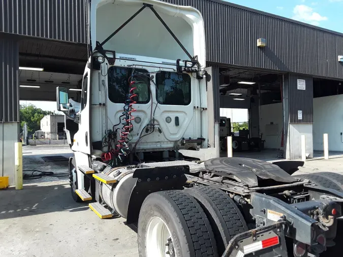 2018 FREIGHTLINER/MERCEDES CASCADIA 113