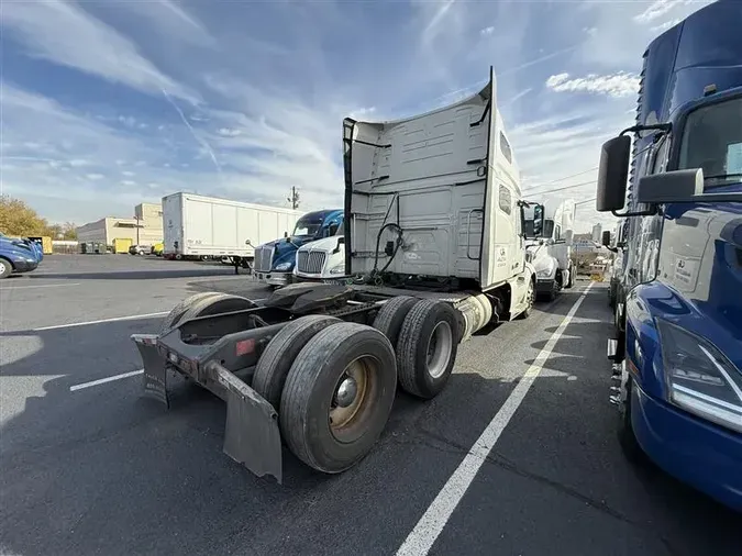 2019 VOLVO VNL760