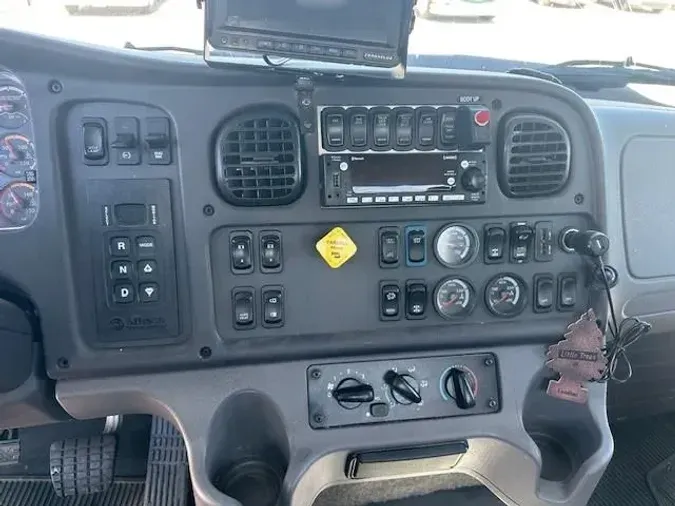 2024 Freightliner FL114SD2ed91bd09bd5954f79b4ecaa920f743c