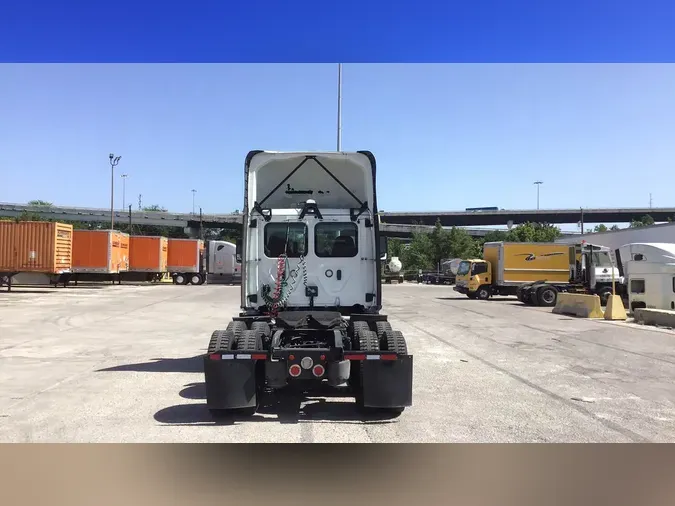 2020 Freightliner Cascadia 126
