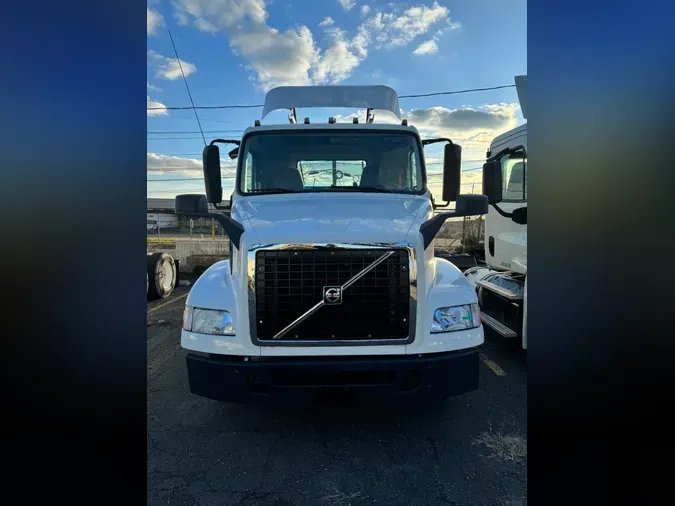 2017 VOLVO VNM42TRACTOR