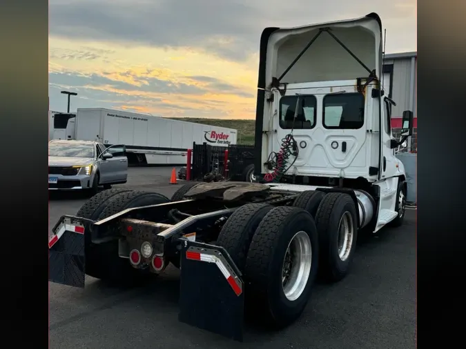 2019 FREIGHTLINER/MERCEDES CASCADIA 125