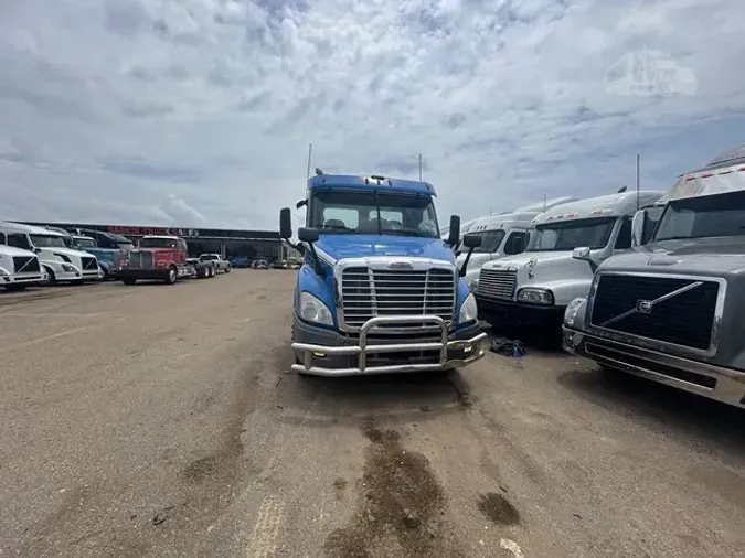 2015 FREIGHTLINER CASCADIA 113