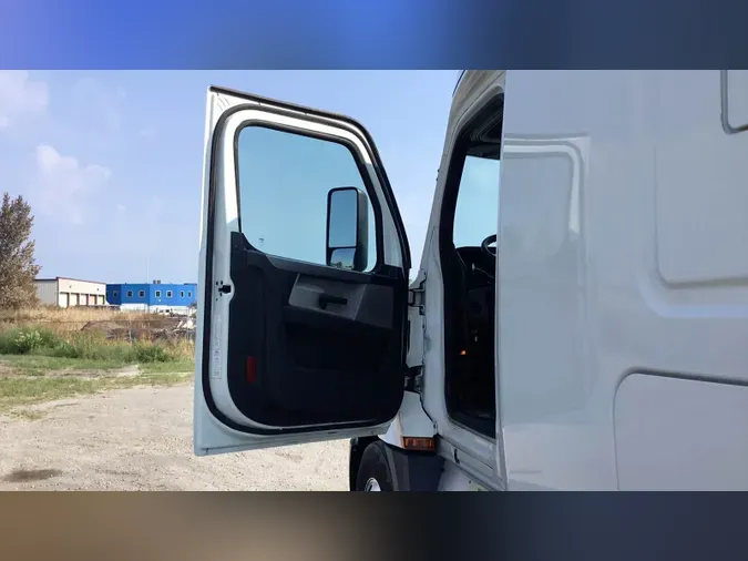 2020 Freightliner Cascadia 1262ee89a8aff5d09780113c4117de3963f