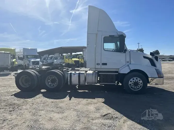 2013 VOLVO VNL64T300