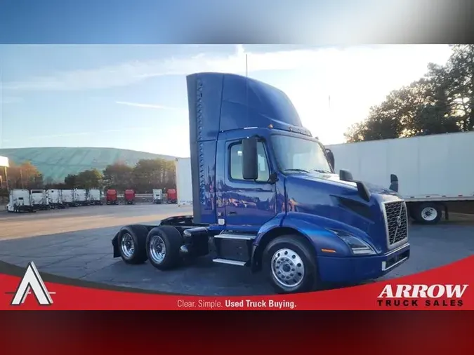 2021 VOLVO VNR300