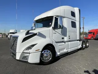 2020 VOLVO VNL860