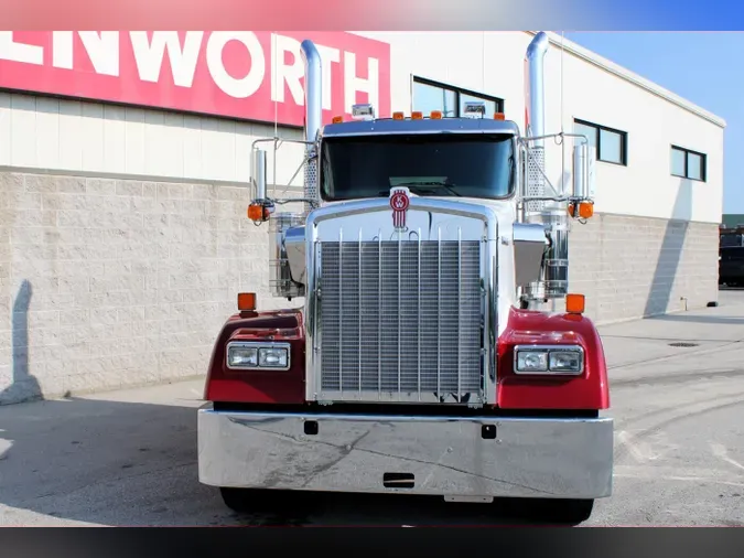 2025 Kenworth W900L