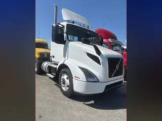 2020 VOLVO VNR42T 300