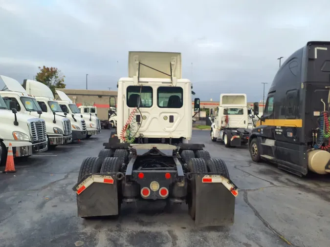 2015 FREIGHTLINER/MERCEDES CASCADIA 125