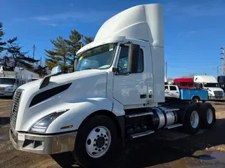 2019 VOLVO VNL64T-300