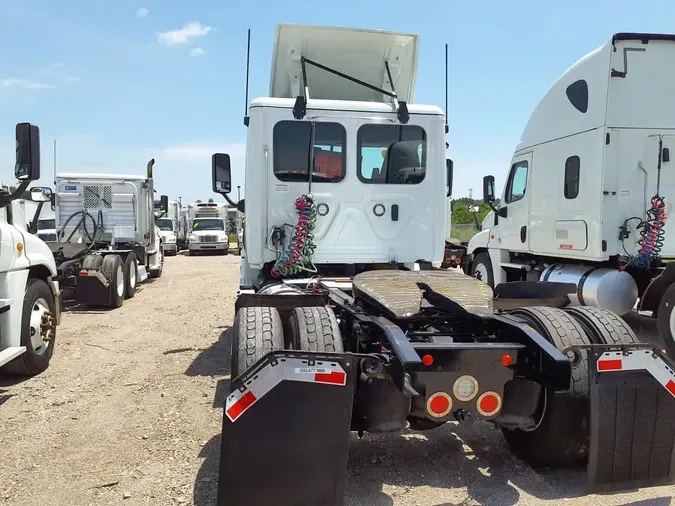 2020 FREIGHTLINER CASCADIA 113