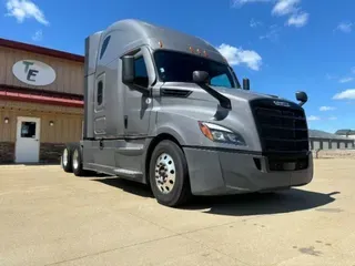 2022 Freightliner New Cascadia 126