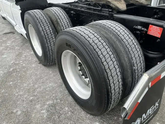 2021 VOLVO VNL64T760