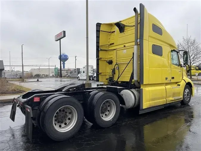 2021 VOLVO VNL64T760