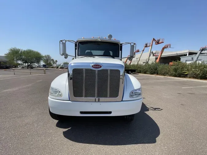 2016 Peterbilt 348