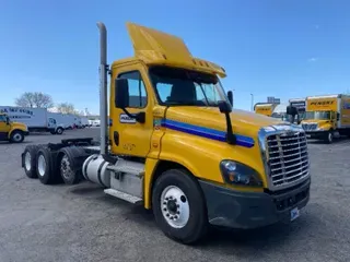 2018 Freightliner X12584ST