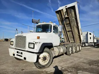 2000 MACK RD688S