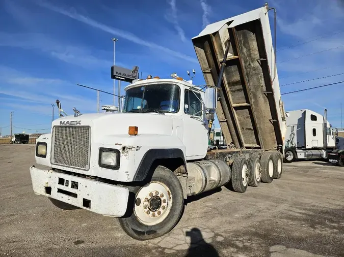 2000 MACK RD688S2f0c1a9b9d69ac4e956ef9f1611361d4