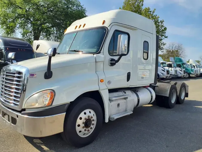 2019 FREIGHTLINER CASCADIA 1252f105efd6943e65c5fff34d7cd45302a