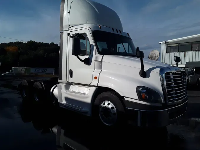 2016 FREIGHTLINER/MERCEDES CASCADIA 125