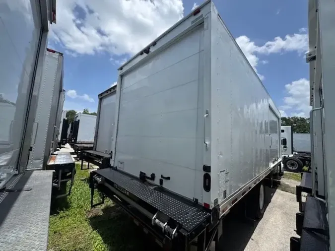 2018 FREIGHTLINER M2 106