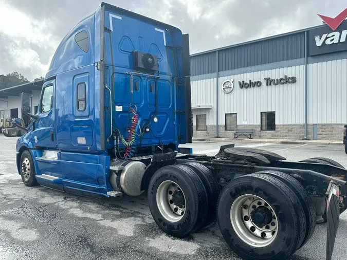 2019 Freightliner Cascadia 126