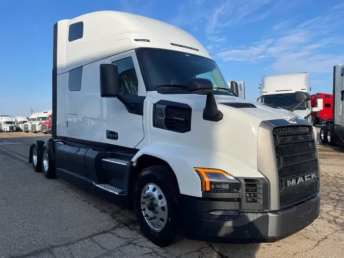 2026 MACK Pioneer 76" High Roof
