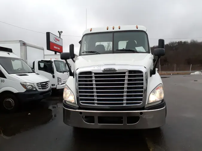 2016 FREIGHTLINER/MERCEDES CASCADIA 113