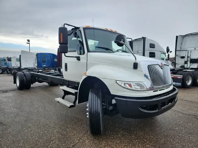 2018 INTERNATIONAL 4400SBA