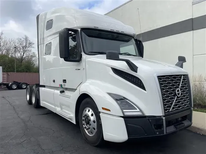 2021 VOLVO VNL64T760