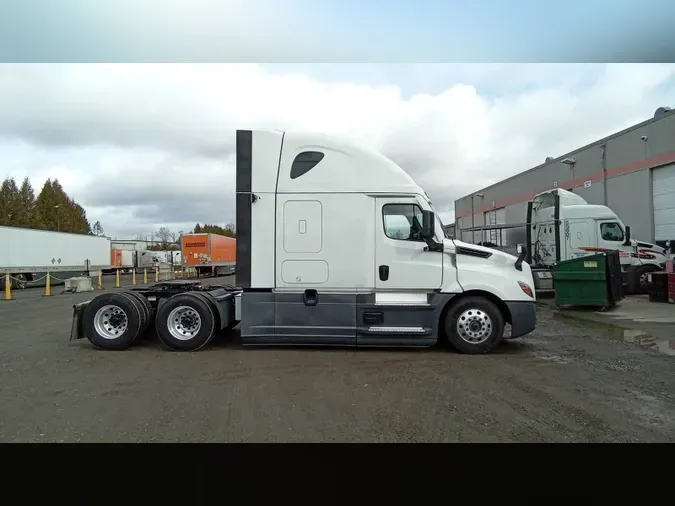 2022 Freightliner Cascadia 1262f2db6ff7d31a2e185d6d664f8b77457
