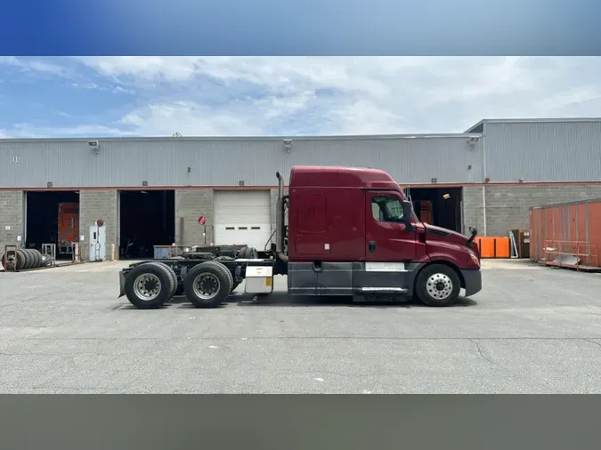2020 Freightliner Cascadia 126