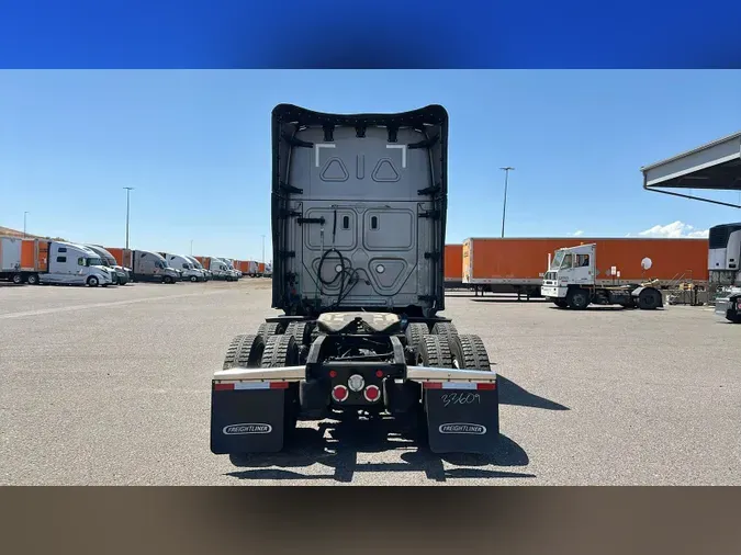 2025 Freightliner Cascadia 126