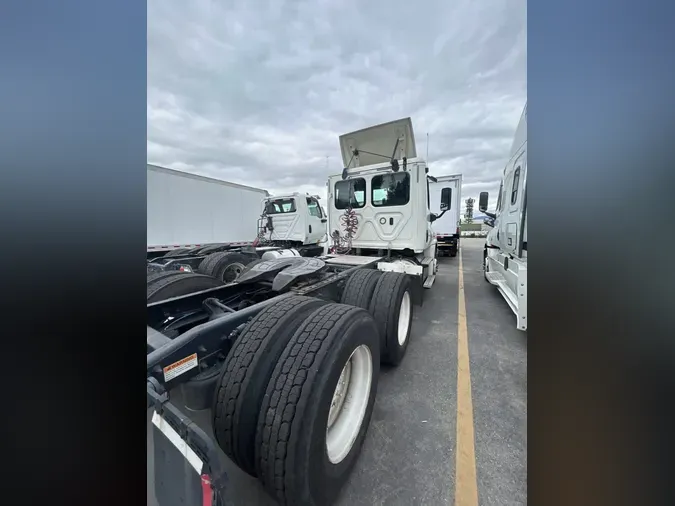 2018 FREIGHTLINER/MERCEDES CASCADIA 125