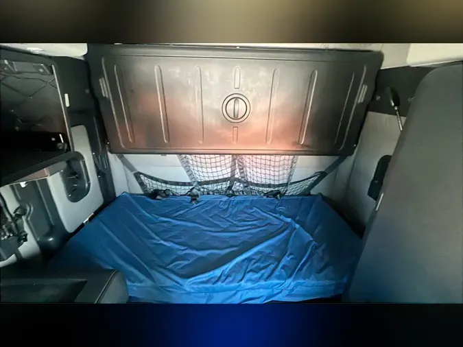 2021 Freightliner Cascadia 126