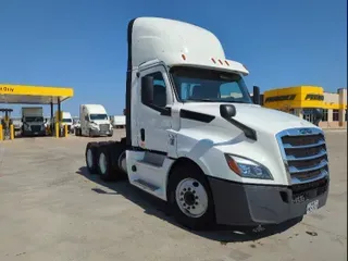 2020 FREIGHTLINER T12664ST
