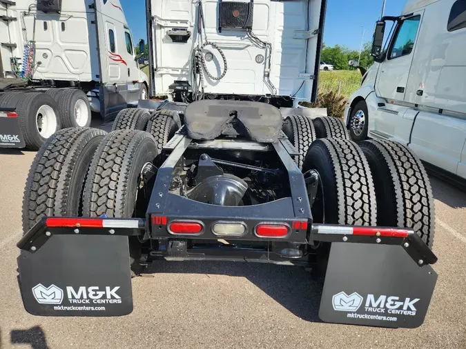 2021 VOLVO VNL64T760