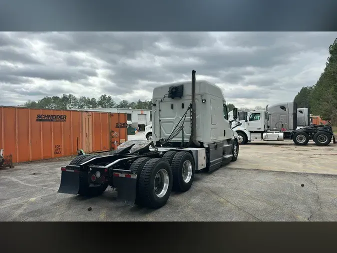 2021 Freightliner Cascadia 126