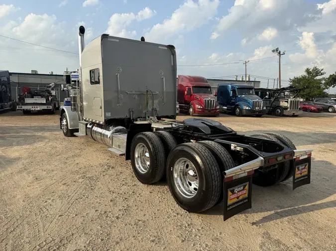 2023 Peterbilt 389