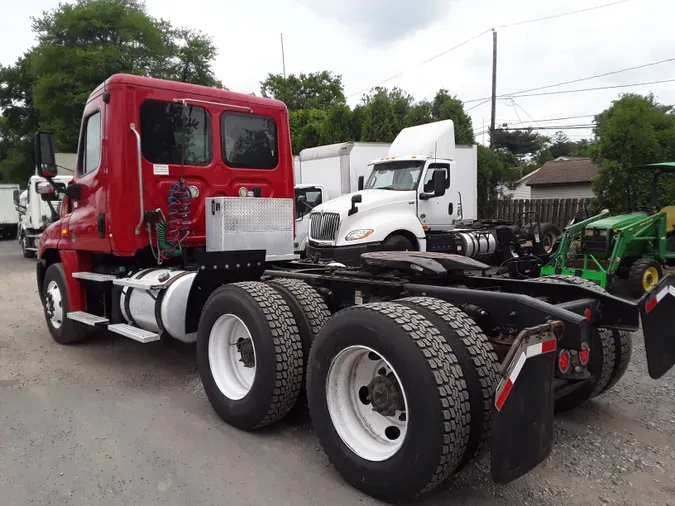 2015 FREIGHTLINER/MERCEDES CASCADIA 125