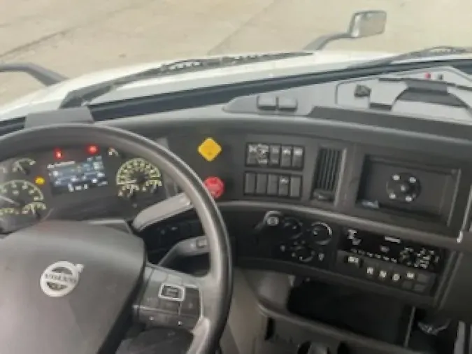 2020 VOLVO VNL64T760