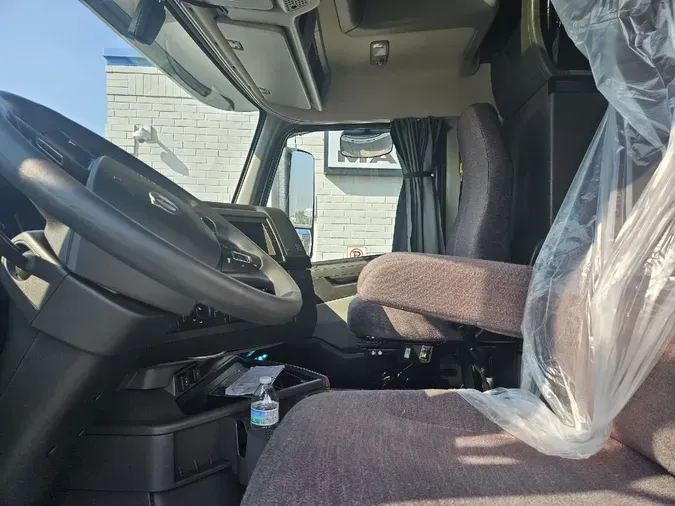 2023 VOLVO VNL64T860
