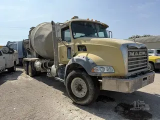 2016 MACK GRANITE GU813