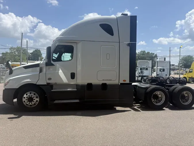 2022 Freightliner Cascadia2f44042d667ced4c39839d1109b38dbc