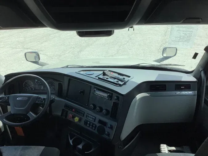 2021 Freightliner Cascadia 126