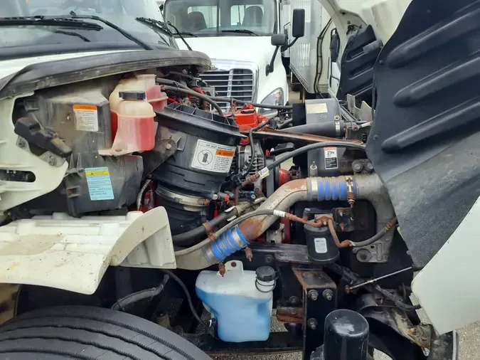 2016 FREIGHTLINER M2 106