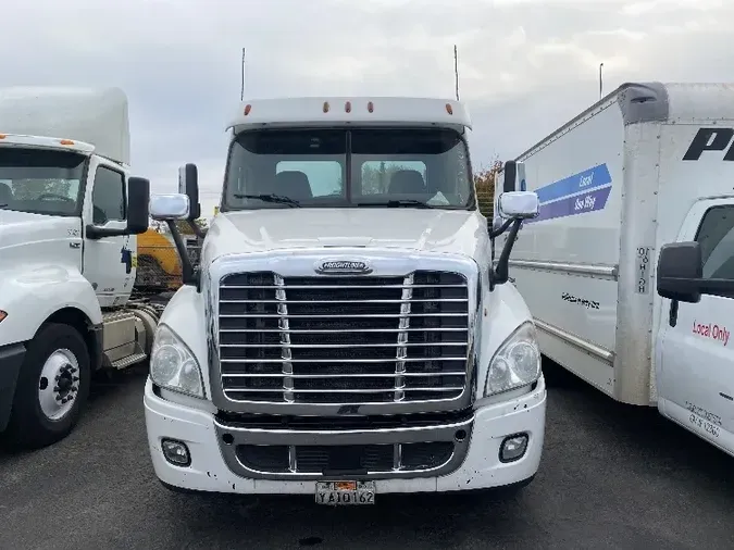 2018 Freightliner X12564ST