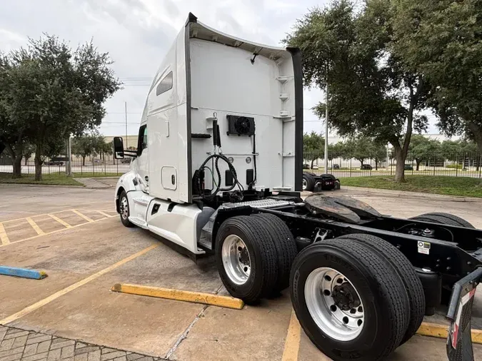 2022 Kenworth T680